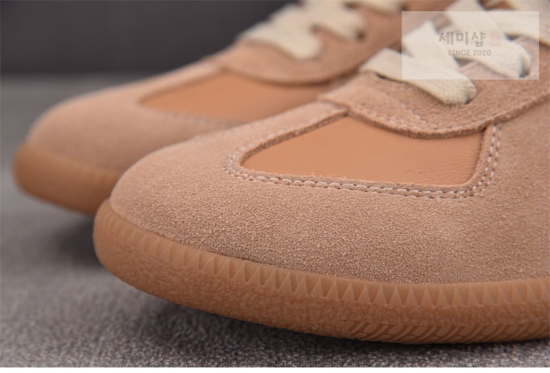 Maison Margiela 메종 마르지엘라 독일군 스니커즈 샤무어 베이지 레플리카 5번 이미지 - 신발 | 세미샵 레플리카 사이트