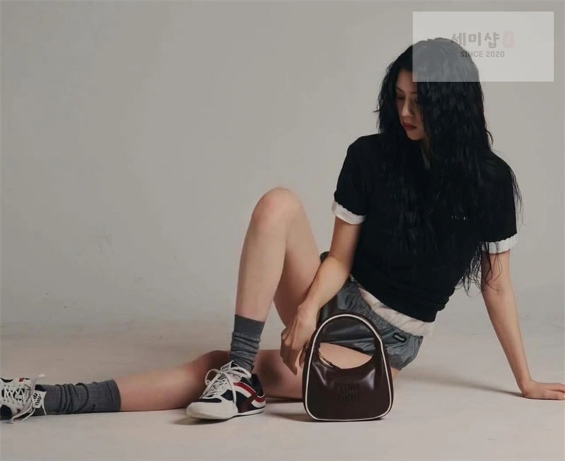 미우미우 미우미우 김나지움 기능성 스웨이드 스니커즈 블루/버건디 신발 18번 이미지