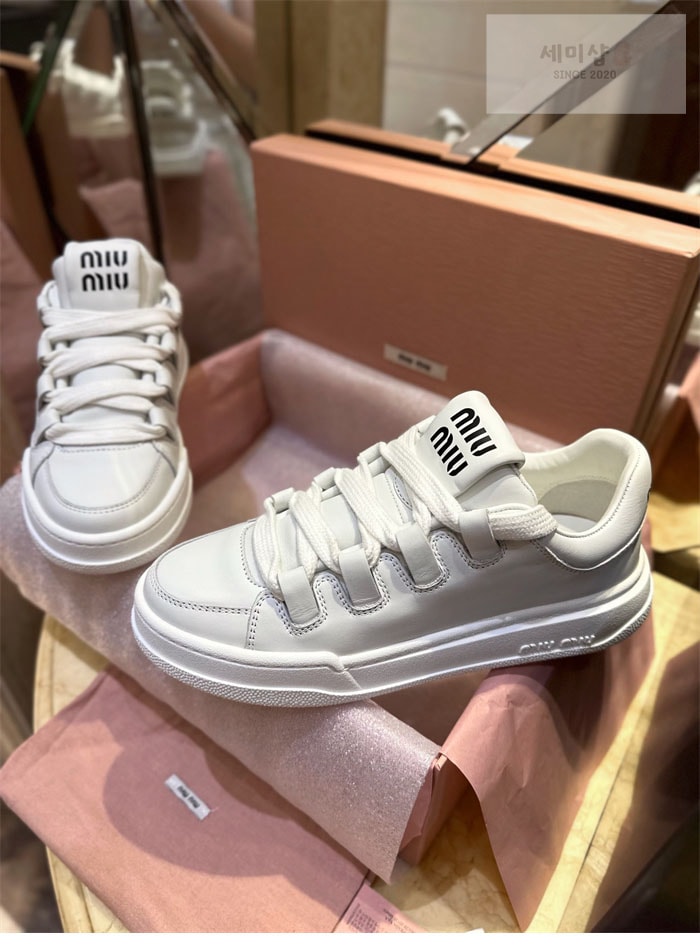 Miu Miu 미우미우 레더 스니커즈 화이트 신발 17번 이미지