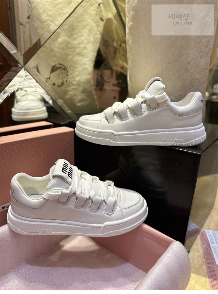 Miu Miu 미우미우 레더 스니커즈 화이트 신발 7번 이미지