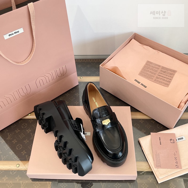 Miu Miu 미우미우 브러쉬드 가죽 페니 로퍼 신발 24번 이미지