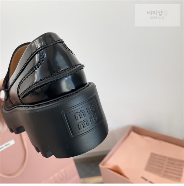 Miu Miu 미우미우 브러쉬드 가죽 페니 로퍼 신발 1번 이미지