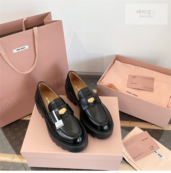 Miu Miu 미우미우 브러쉬드 가죽 페니 로퍼 신발 7번 이미지