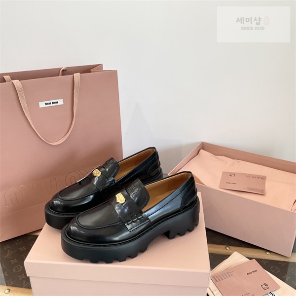Miu Miu 미우미우 브러쉬드 가죽 페니 로퍼 신발 9번 이미지