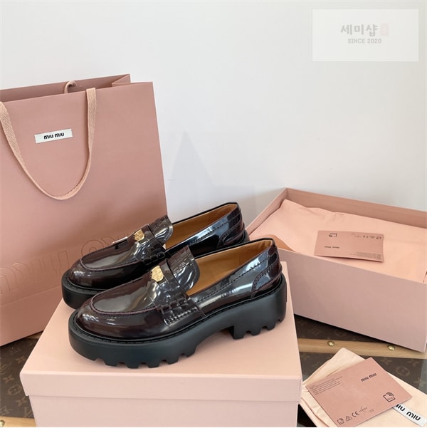 Miu Miu 미우미우 브러쉬드 가죽 페니 로퍼 신발 15번 이미지
