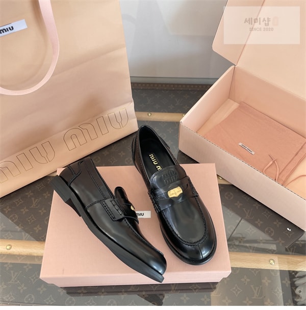 Miu Miu 미우미우 브러쉬드 가죽 페니 로퍼 신발 10번 이미지