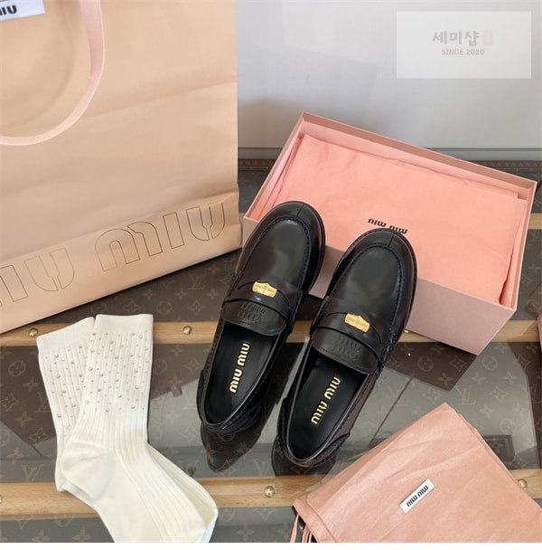 Miu Miu 미우미우 브러쉬드 가죽 페니 로퍼 신발 11번 이미지