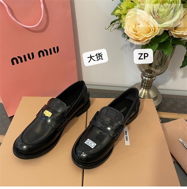 Miu Miu 미우미우 브러쉬드 가죽 페니 로퍼 신발 18번 이미지