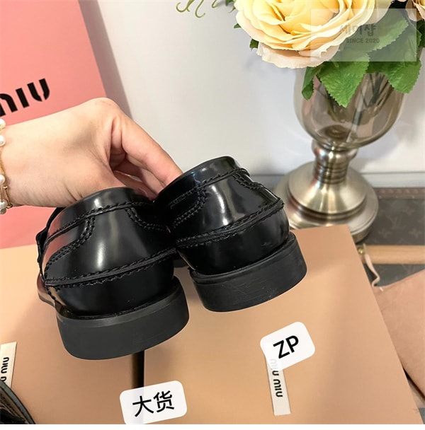 Miu Miu 미우미우 브러쉬드 가죽 페니 로퍼 신발 20번 이미지