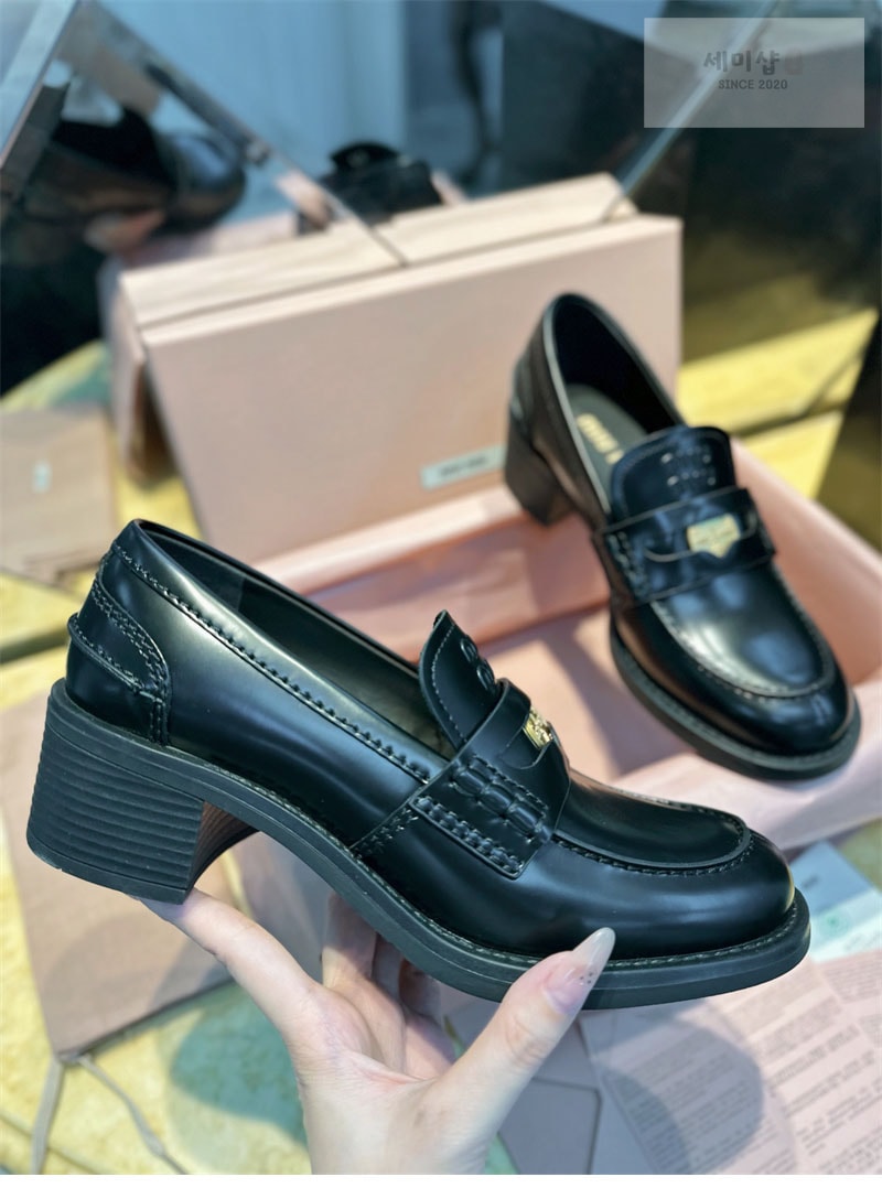 Miu Miu 미우미우 브러쉬드 레더 페니 로퍼 신발 6번 이미지