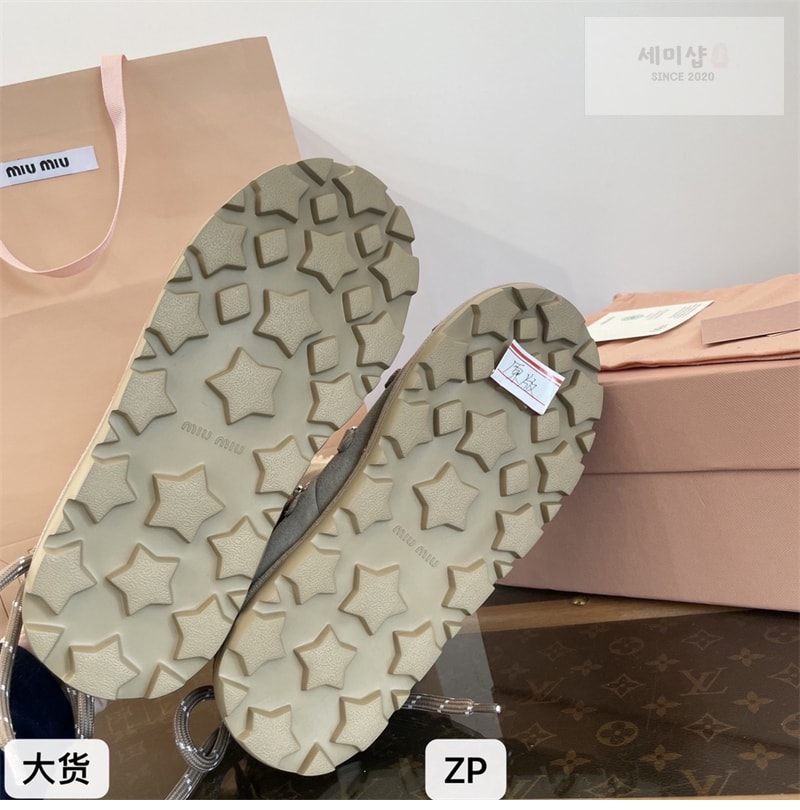 미우미우 미우미우 스웨이드 시어링 부티 데저트 레플리카 14번 이미지 - 신발 | 세미샵 레플리카 사이트