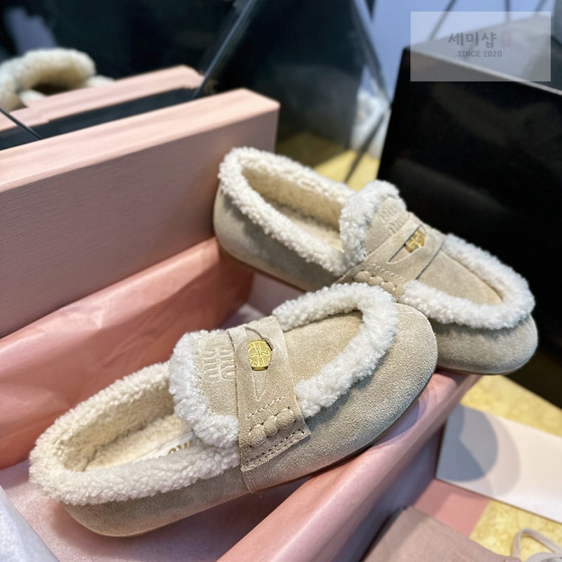 Miu Miu 미우미우 시어링 스웨이드 페니 로퍼 신발 17번 이미지