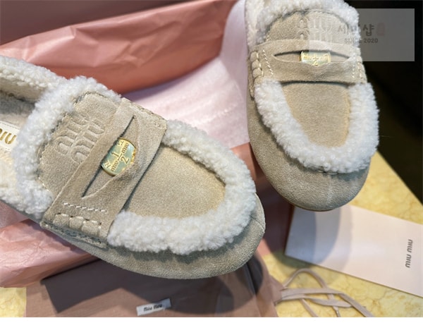 Miu Miu 미우미우 시어링 스웨이드 페니 로퍼 신발 9번 이미지