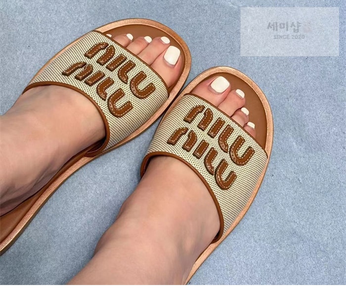 Miu Miu 미우미우 캔버스 가죽 슬라이드 신발 2번 이미지