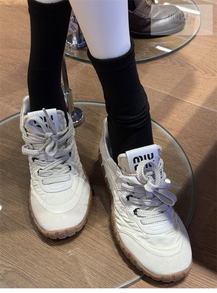 Miu Miu 미우미우 타이어 기능성 소재 스니커즈 화이트 신발 2번 이미지