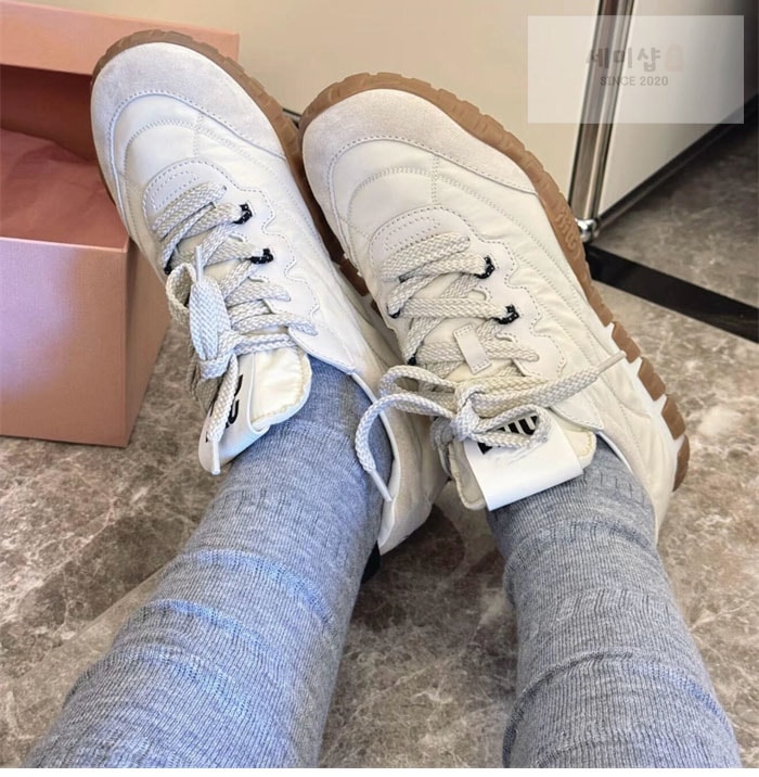 Miu Miu 미우미우 타이어 기능성 소재 스니커즈 화이트 신발 3번 이미지
