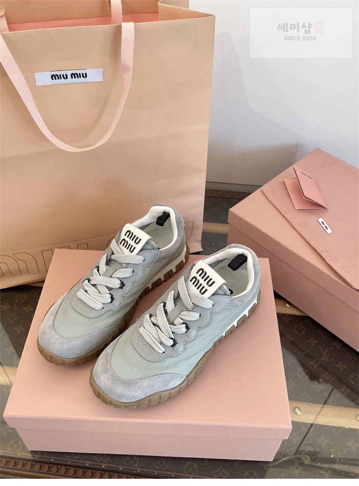 Miu Miu 미우미우 타이어 기능성 소재 스니커즈 화이트 신발 5번 이미지