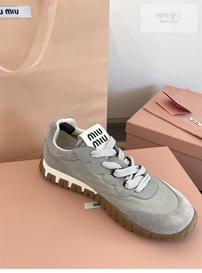 Miu Miu 미우미우 타이어 기능성 소재 스니커즈 화이트 신발 6번 이미지