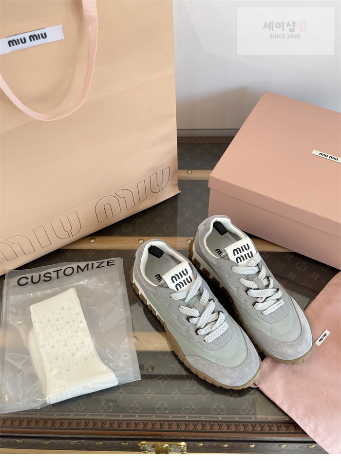 Miu Miu 미우미우 타이어 기능성 소재 스니커즈 화이트 신발 7번 이미지