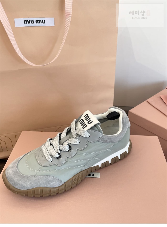 Miu Miu 미우미우 타이어 기능성 소재 스니커즈 화이트 신발 8번 이미지