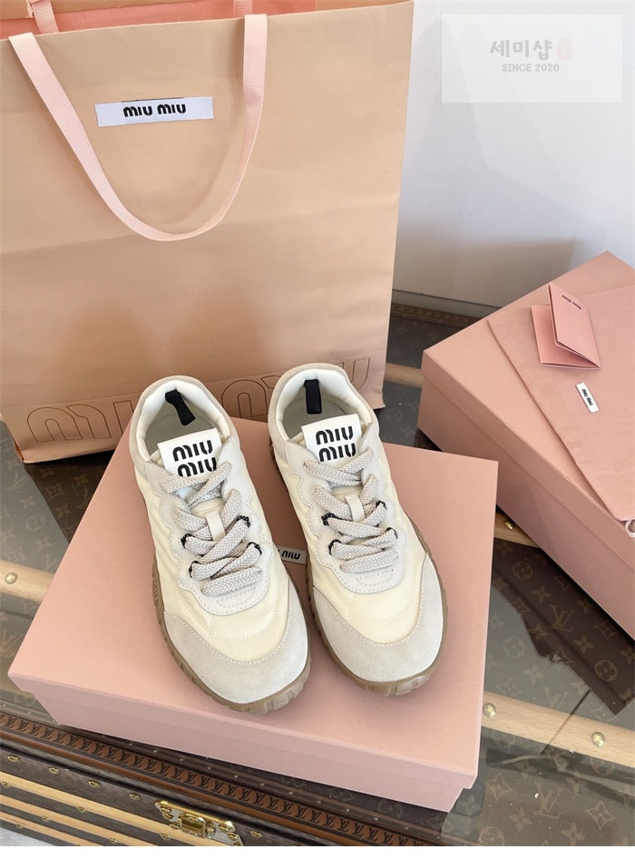 Miu Miu 미우미우 타이어 기능성 소재 스니커즈 화이트 신발 10번 이미지
