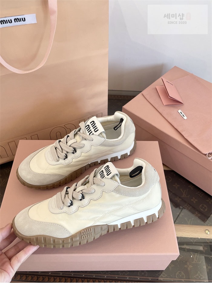 Miu Miu 미우미우 타이어 기능성 소재 스니커즈 화이트 신발 14번 이미지