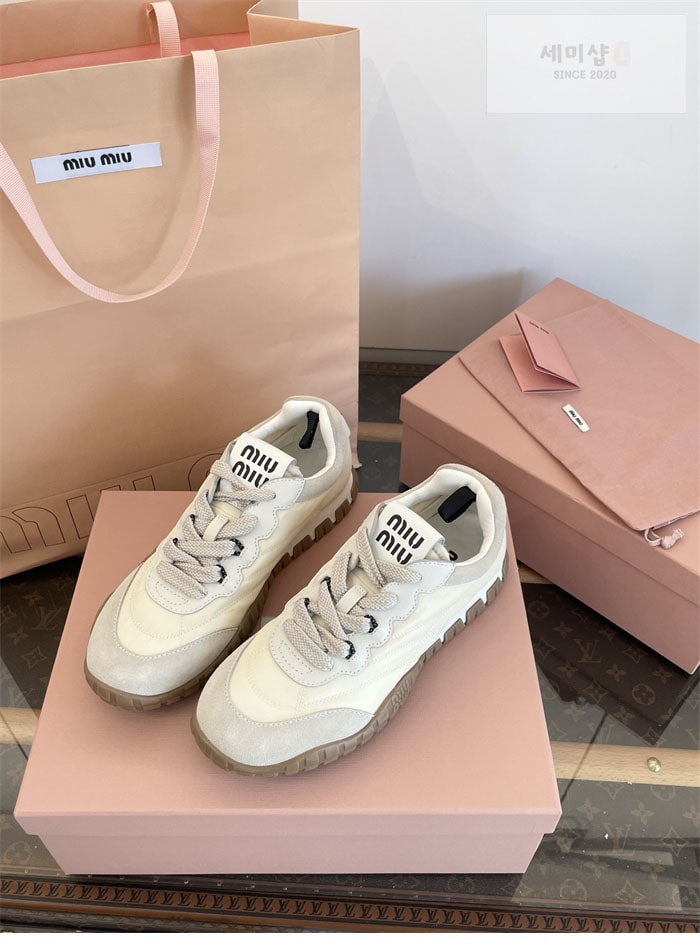 Miu Miu 미우미우 타이어 기능성 소재 스니커즈 화이트 신발 15번 이미지