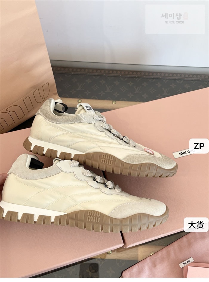 Miu Miu 미우미우 타이어 기능성 소재 스니커즈 화이트 신발 19번 이미지