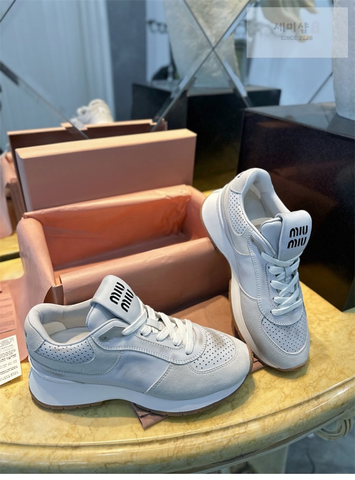 Miu Miu 미우미우 퍼퍼레이터드 로우 탑 스니커즈 신발 5번 이미지