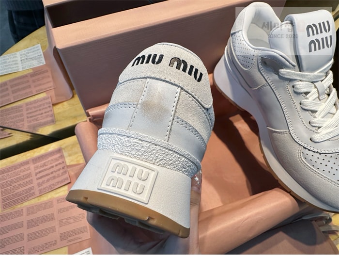 Miu Miu 미우미우 퍼퍼레이터드 로우 탑 스니커즈 신발 14번 이미지