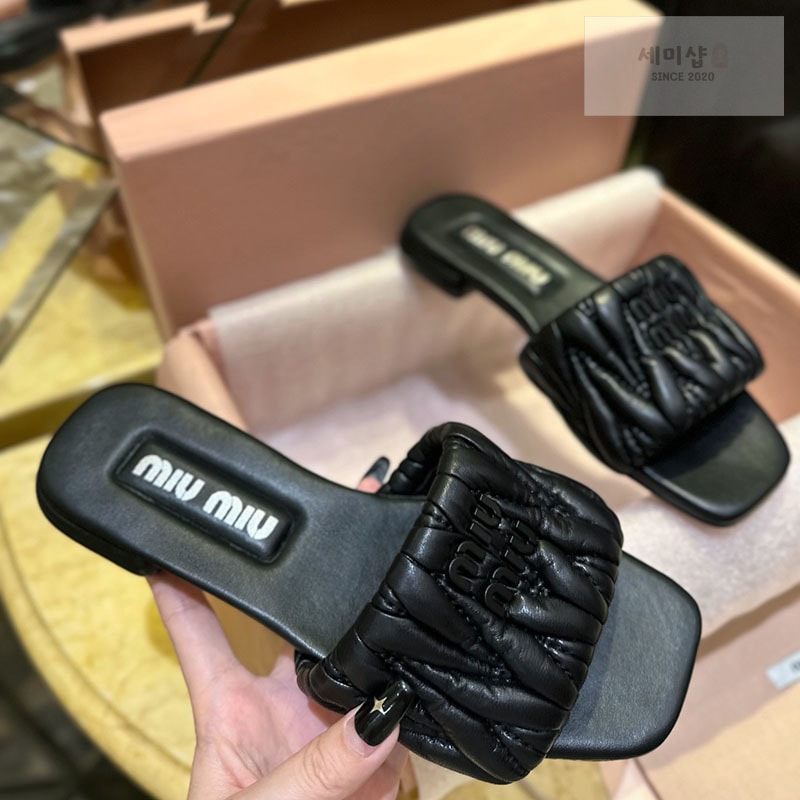 Miu Miu 미우미우 23SS 마틀라세 나파 가죽 슬라이드 슬리퍼 신발 1번 이미지