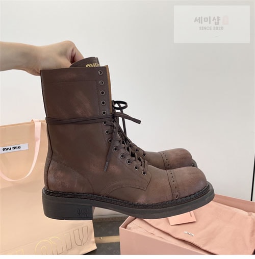 Miu Miu 미우미우 24FW 가죽 레이스 부티 신발 14번 이미지