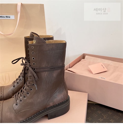 Miu Miu 미우미우 24FW 가죽 레이스 부티 신발 32번 이미지