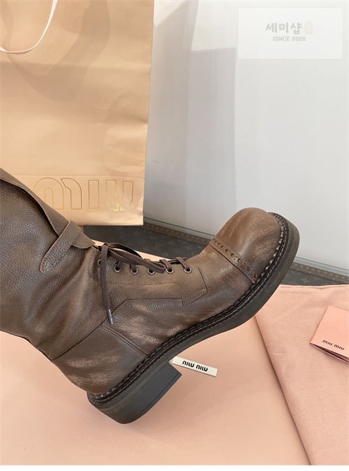 Miu Miu 미우미우 24FW 프린트 로고 슈레이스 가죽 부츠 신발 25번 이미지