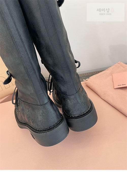 Miu Miu 미우미우 24FW 프린트 로고 슈레이스 가죽 부츠 신발 30번 이미지