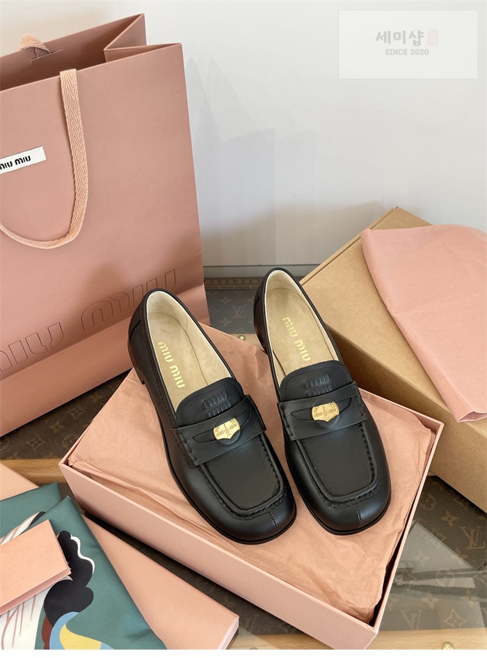 Miu Miu 미우미우 25SS 클래식 페니로퍼 블랙 신발 17번 이미지
