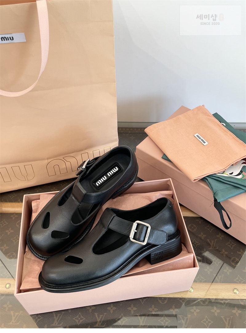 Miu Miu 미우미우 T 버클 메리제인 로퍼 신발 5번 이미지