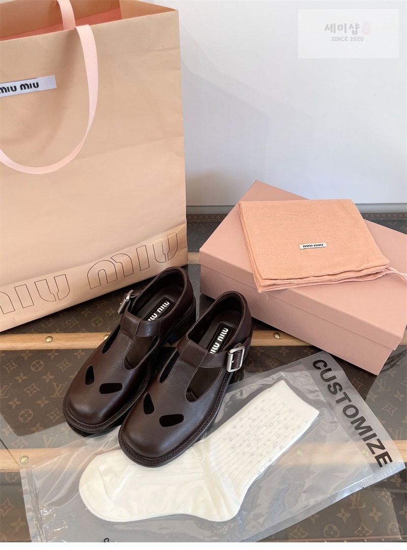 Miu Miu 미우미우 T 버클 메리제인 로퍼 신발 9번 이미지