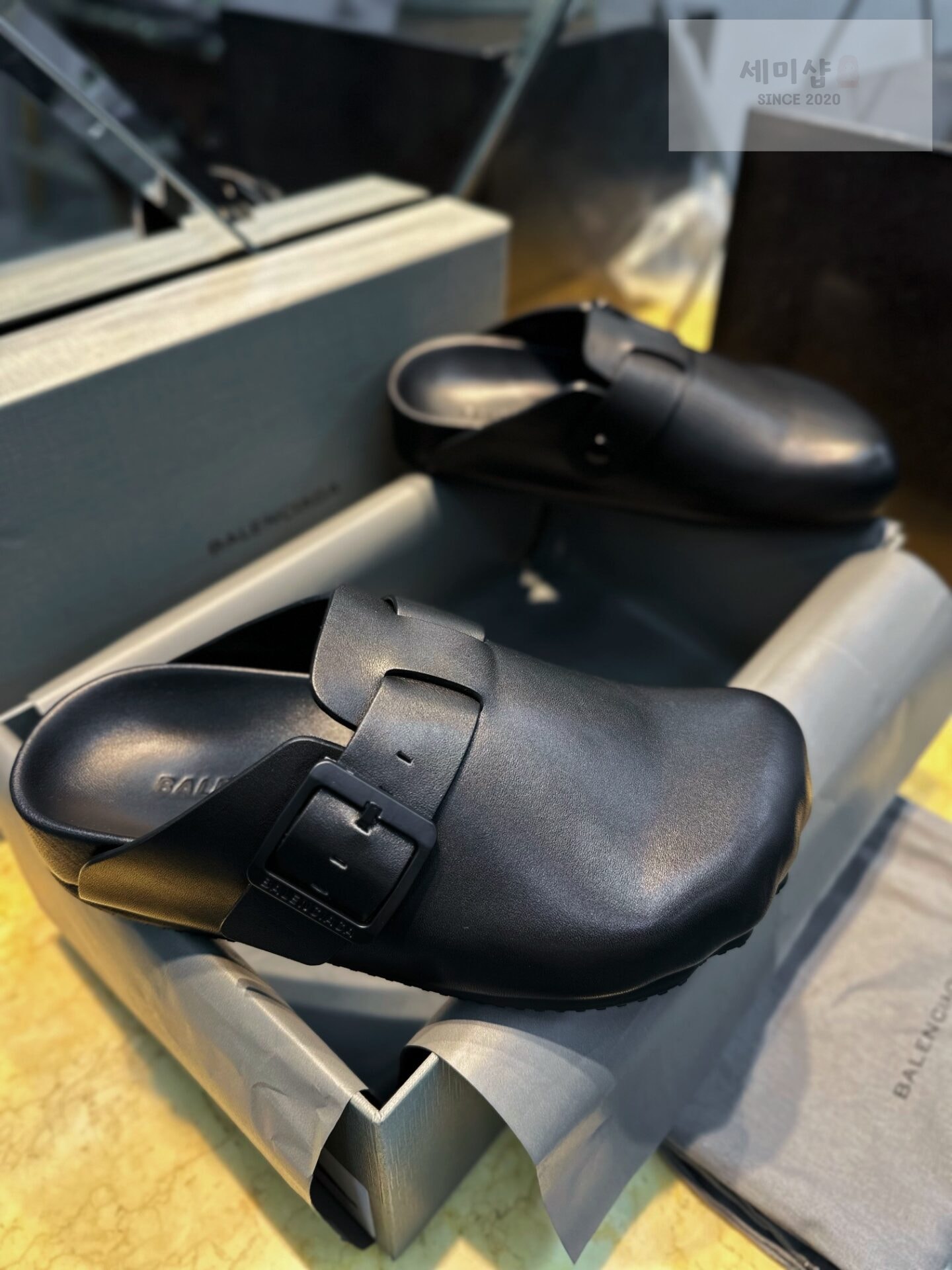Balenciaga 발렌시아가 블랙 매트 카프스킨 맨 썬데이 뮬 “39SIZE – 44SIZE” 신발 2번 이미지