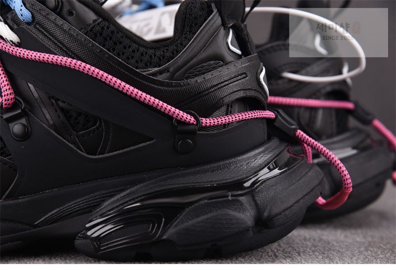 Balenciaga 발렌시아가 트랙 트레일 레이스 스니커즈 블랙 신발 13번 이미지