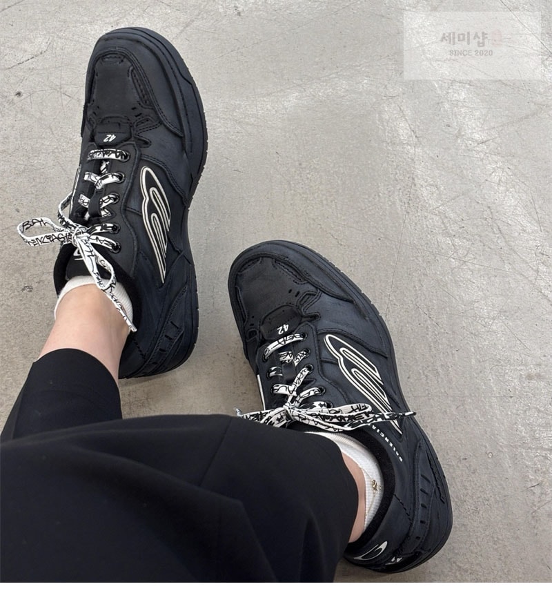 Balenciaga 발렌시아가 햄튼스 원-아웃 스니커즈 레플리카 3번 이미지 - 신발 | 세미샵 레플리카 사이트