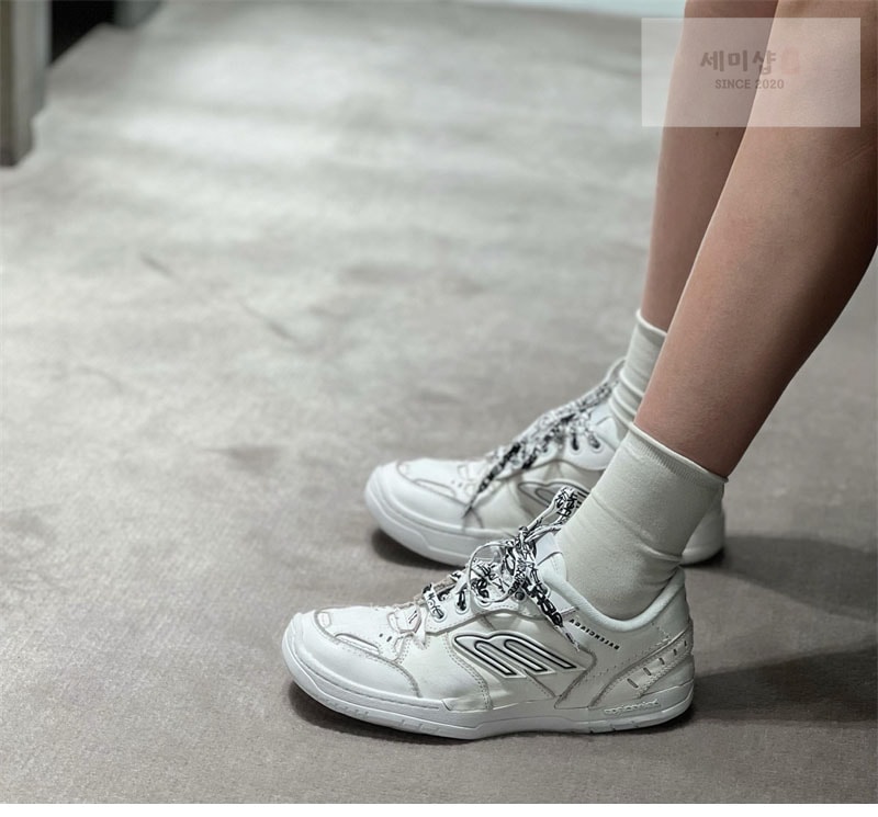 Balenciaga 발렌시아가 햄튼스 원-아웃 스니커즈 레플리카 4번 이미지 - 신발 | 세미샵 레플리카 사이트