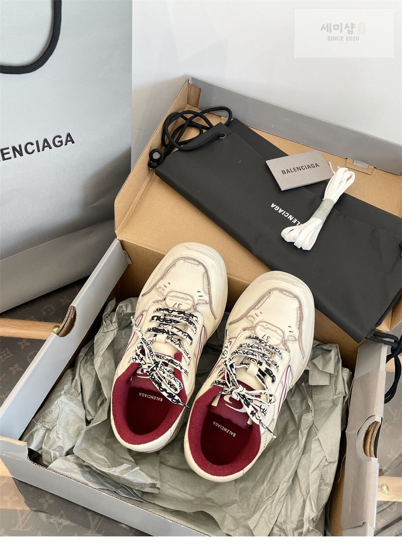 Balenciaga 발렌시아가 햄튼스 원-아웃 스니커즈 레플리카 5번 이미지 - 신발 | 세미샵 레플리카 사이트