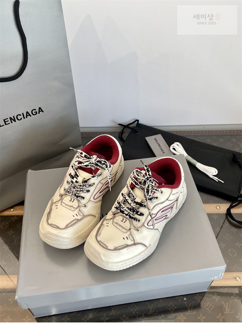 Balenciaga 발렌시아가 햄튼스 원-아웃 스니커즈 레플리카 22번 이미지 - 신발 | 세미샵 레플리카 사이트
