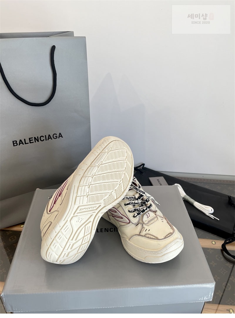 Balenciaga 발렌시아가 햄튼스 원-아웃 스니커즈 레플리카 21번 이미지 - 신발 | 세미샵 레플리카 사이트