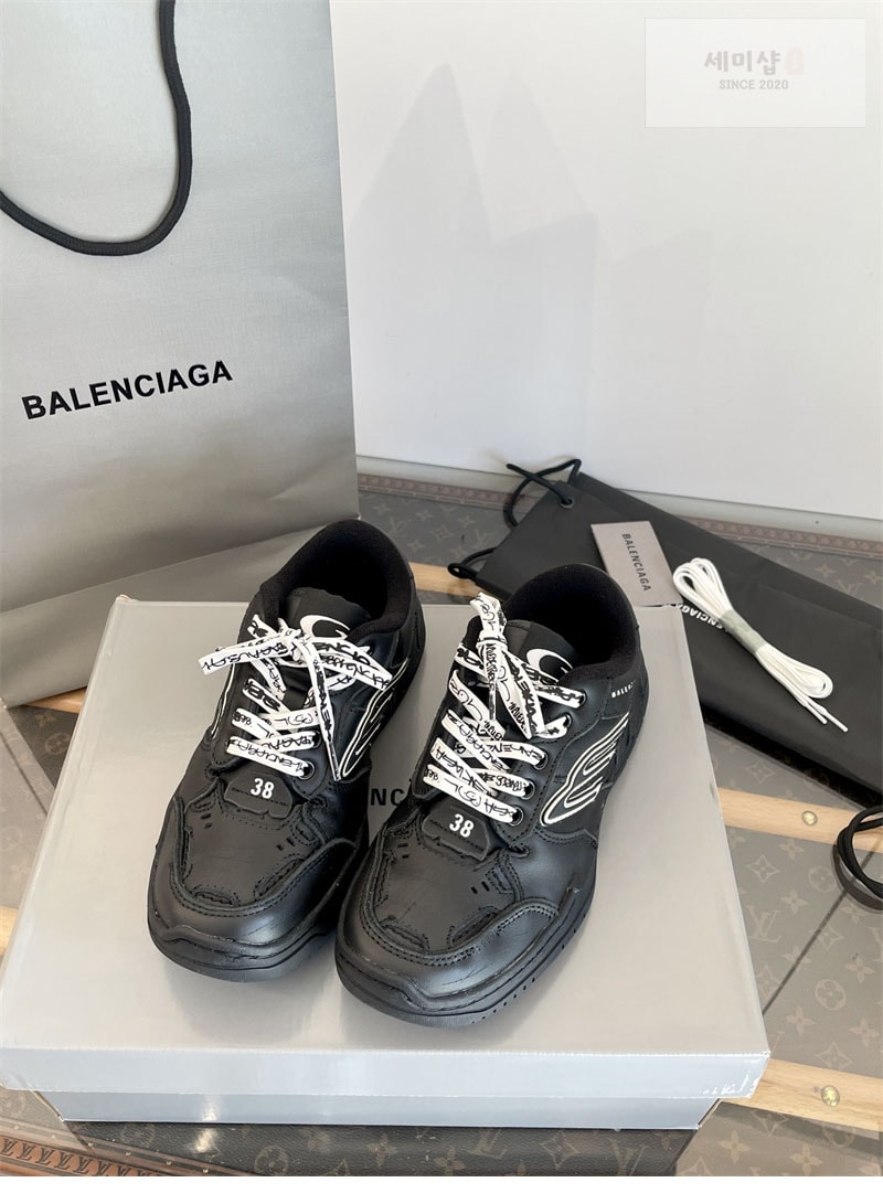 Balenciaga 발렌시아가 햄튼스 원-아웃 스니커즈 레플리카 9번 이미지 - 신발 | 세미샵 레플리카 사이트