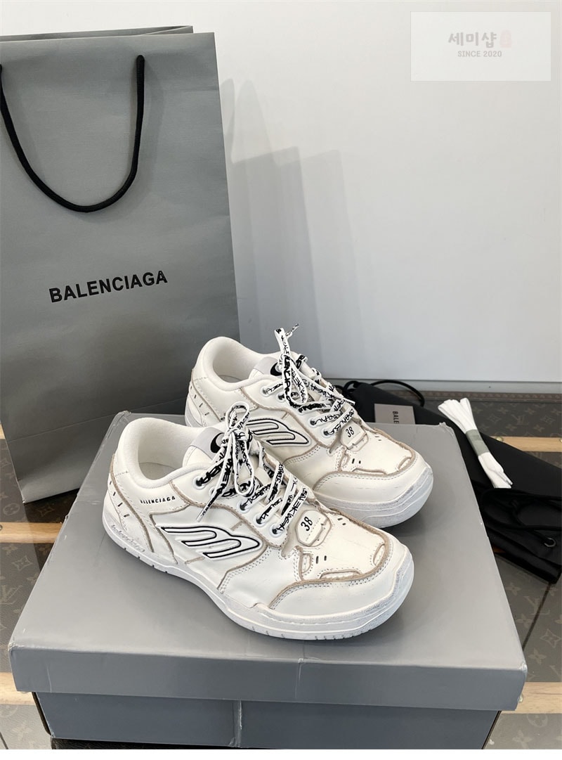 Balenciaga 발렌시아가 햄튼스 원-아웃 스니커즈 레플리카 20번 이미지 - 신발 | 세미샵 레플리카 사이트
