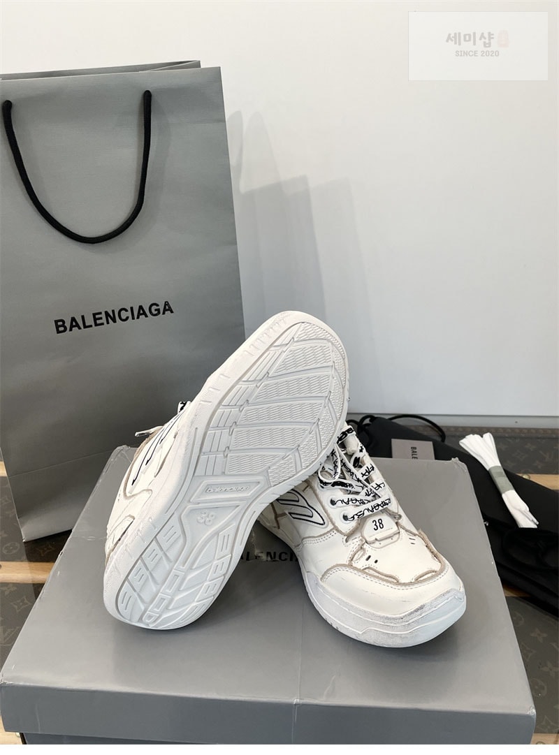 Balenciaga 발렌시아가 햄튼스 원-아웃 스니커즈 레플리카 11번 이미지 - 신발 | 세미샵 레플리카 사이트