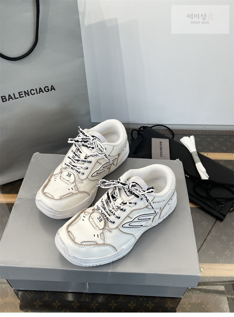 Balenciaga 발렌시아가 햄튼스 원-아웃 스니커즈 레플리카 12번 이미지 - 신발 | 세미샵 레플리카 사이트