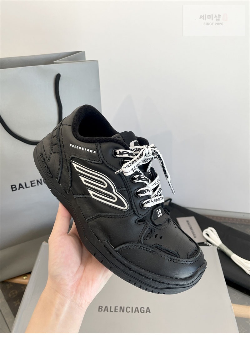 Balenciaga 발렌시아가 햄튼스 원-아웃 스니커즈 레플리카 14번 이미지 - 신발 | 세미샵 레플리카 사이트